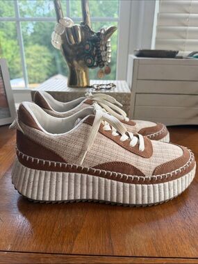 Universal Thread Cream and Brown Platform Sneakers in excellent condition. 10